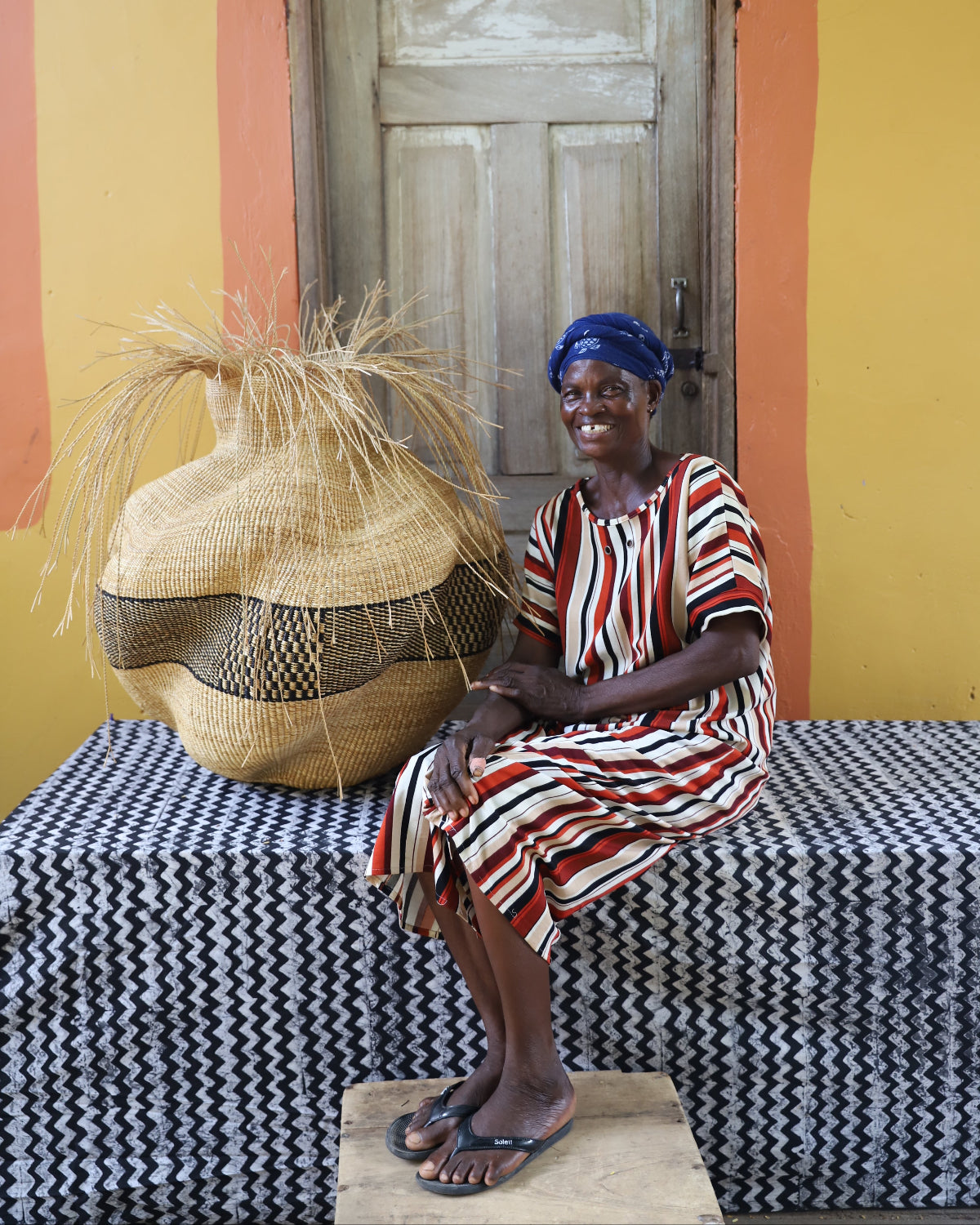 The artisan from Northern Ghana with her beautiful, finished work: a tua tia basket